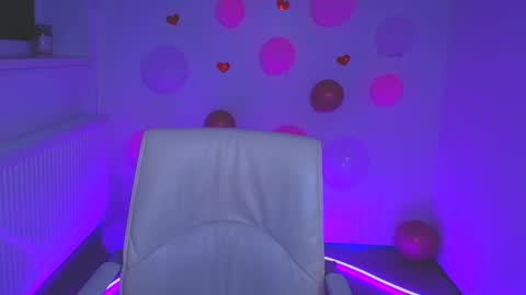 Snapshot of milly_liss chatting on 02-26-25, 06:37 Milly online show from 02-26-25, 06:37