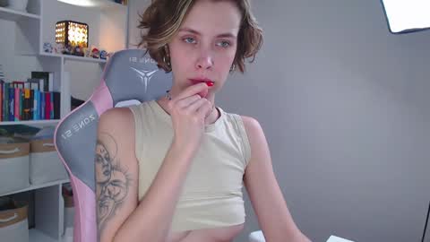 Milly online show from 12-12-24, 03:27