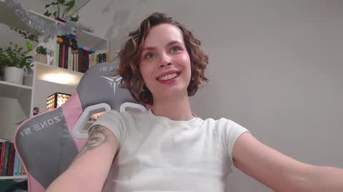 Milly online show from 01-19-25, 01:33