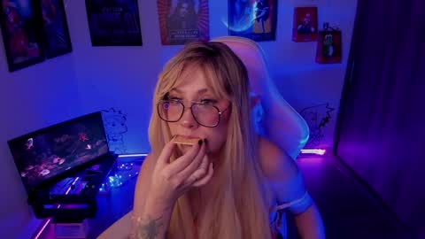 Monkey D Maddie online show from 12-03-24, 11:35