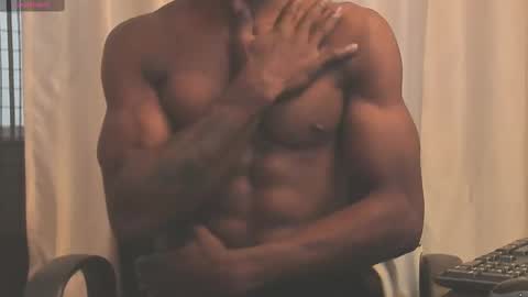 Snapshot of miltonn_jakee chatting on 03-05-25, 10:21 Miltonn online show from 03-05-25, 10:21