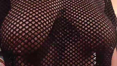 Milu Wallace  online show from 10-28-25, 05:22