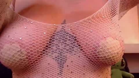 Milu Wallace  online show from 11-28-25, 10:23