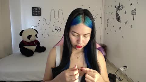 Snapshot of milusolers chatting on 11-11-25, 12:49 Milusolers online show from 11-11-25, 12:49