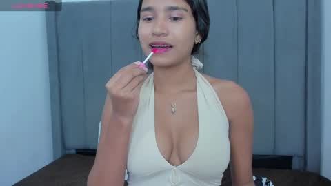 Snapshot of miluuu18 chatting on 12-22-24, 11:52 Miluu online show from 12-22-24, 11:52