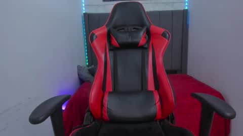 Snapshot of miluuu18 chatting on 01-13-25, 03:12 Miluu online show from 01-13-25, 03:12