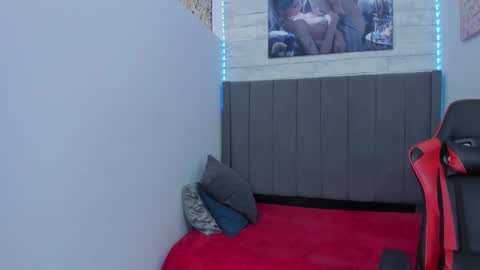 Snapshot of miluuu18 chatting on 01-14-25, 12:43 Miluu online show from 01-14-25, 12:43