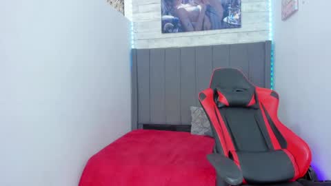 Snapshot of miluuu18 chatting on 01-24-25, 03:00 Miluu online show from 01-24-25, 03:00