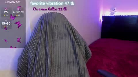 Snapshot of milyamess chatting on 09-27-25, 06:57 Emily online show from 09-27-25, 06:57