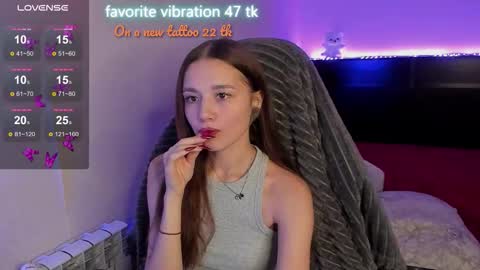Snapshot of milyamess chatting on 09-29-25, 06:24 Emily online show from 09-29-25, 06:24