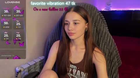 Snapshot of milyamess chatting on 10-08-25, 02:36 Emily online show from 10-08-25, 02:36
