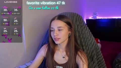 Snapshot of milyamess chatting on 10-12-25, 12:48 Emily online show from 10-12-25, 12:48