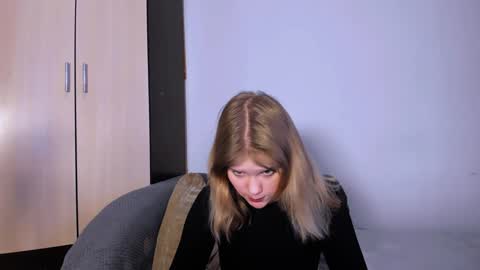 Snapshot of mina27372 chatting on 12-11-24, 04:49 hi Im Mina online show from 12-11-24, 04:49