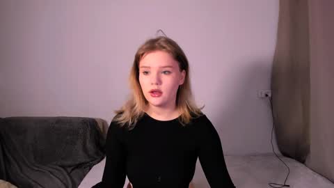 Snapshot of mina27372 chatting on 12-13-24, 01:37 hi Im Mina online show from 12-13-24, 01:37