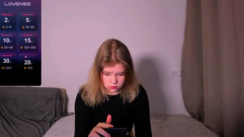 Snapshot of mina27372 chatting on 12-23-24, 01:18 hi Im Mina online show from 12-23-24, 01:18