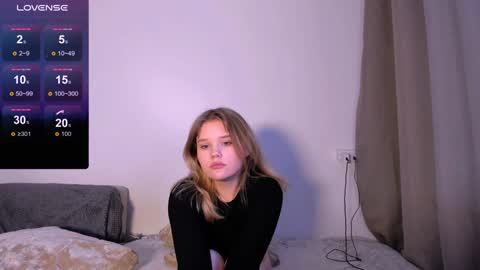 Snapshot of mina27372 chatting on 12-24-24, 05:38 hi Im Mina online show from 12-24-24, 05:38