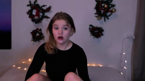 Snapshot of mina27372 chatting on 12-25-24, 01:31 hi Im Mina online show from 12-25-24, 01:31