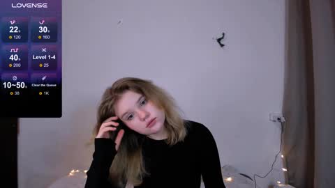 Snapshot of mina27372 chatting on 12-30-24, 04:53 hi Im Mina online show from 12-30-24, 04:53