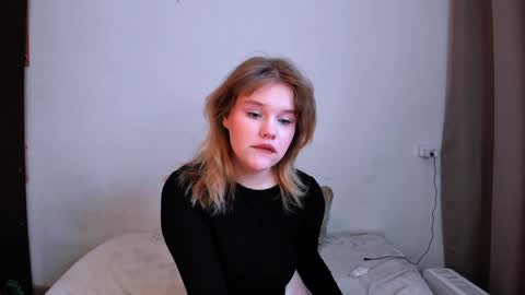 Snapshot of mina27372 chatting on 01-07-25, 04:29 hi Im Mina online show from 01-07-25, 04:29