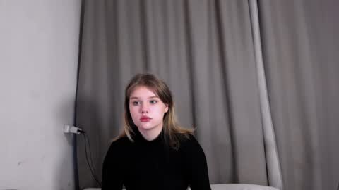 Snapshot of mina27372 chatting on 01-16-25, 01:37 hi Im Mina online show from 01-16-25, 01:37