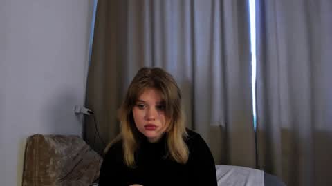 Snapshot of mina27372 chatting on 01-16-25, 04:38 hi Im Mina online show from 01-16-25, 04:38