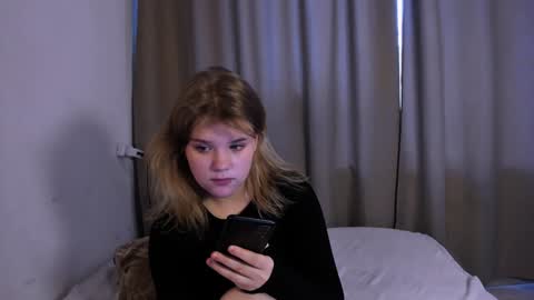 Snapshot of mina27372 chatting on 01-17-25, 04:39 hi Im Mina online show from 01-17-25, 04:39