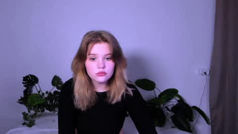 Snapshot of mina27372 chatting on 01-23-25, 09:29 hi Im Mina online show from 01-23-25, 09:29