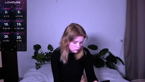 Snapshot of mina27372 chatting on 01-23-25, 12:30 hi Im Mina online show from 01-23-25, 12:30