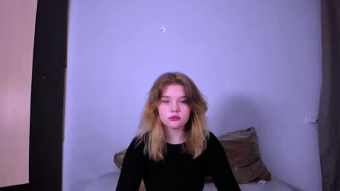 Snapshot of mina27372 chatting on 01-25-25, 09:26 hi Im Mina online show from 01-25-25, 09:26