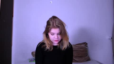 Snapshot of mina27372 chatting on 01-26-25, 10:35 hi Im Mina online show from 01-26-25, 10:35