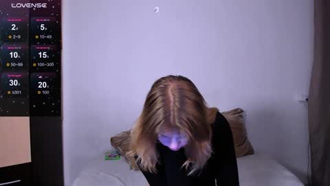 Snapshot of mina27372 chatting on 01-27-25, 01:37 hi Im Mina online show from 01-27-25, 01:37