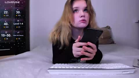 Snapshot of mina27372 chatting on 01-27-25, 09:44 hi Im Mina online show from 01-27-25, 09:44