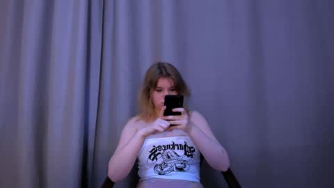 Snapshot of mina27372 chatting on 01-31-25, 01:54 hi Im Mina online show from 01-31-25, 01:54