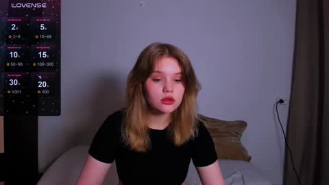 Snapshot of mina27372 chatting on 02-04-25, 01:13 hi Im Mina online show from 02-04-25, 01:13