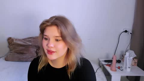 Snapshot of mina27372 chatting on 02-07-25, 04:16 hi Im Mina online show from 02-07-25, 04:16