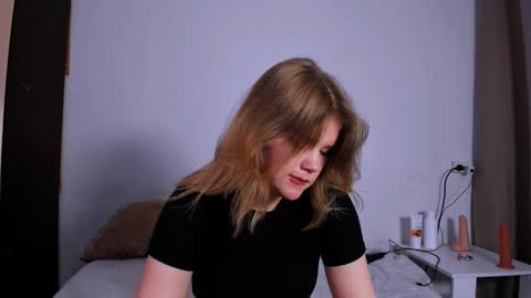 Snapshot of mina27372 chatting on 02-10-25, 04:19 hi Im Mina online show from 02-10-25, 04:19