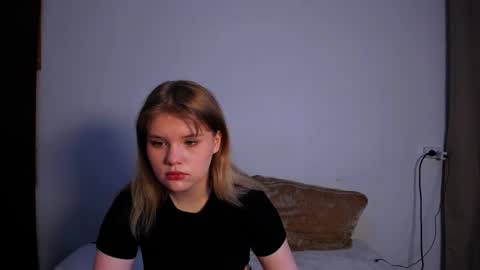 Snapshot of mina27372 chatting on 02-12-25, 01:52 hi Im Mina online show from 02-12-25, 01:52