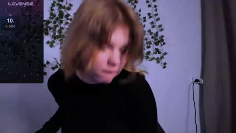 Snapshot of mina27372 chatting on 02-19-25, 12:33 hi Im Mina online show from 02-19-25, 12:33