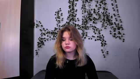 Snapshot of mina27372 chatting on 02-21-25, 09:24 hi Im Mina online show from 02-21-25, 09:24