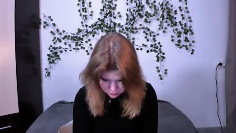 Snapshot of mina27372 chatting on 02-21-25, 12:28 hi Im Mina online show from 02-21-25, 12:28