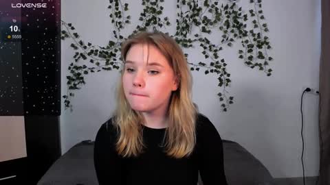 Snapshot of mina27372 chatting on 02-24-25, 04:38 hi Im Mina online show from 02-24-25, 04:38