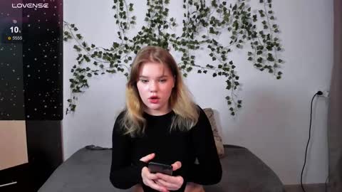 Snapshot of mina27372 chatting on 02-25-25, 01:41 hi Im Mina online show from 02-25-25, 01:41