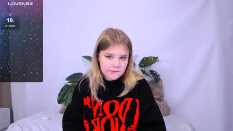 Snapshot of mina27372 chatting on 03-04-25, 04:49 hi Im Mina online show from 03-04-25, 04:49