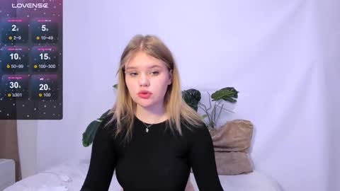 Snapshot of mina27372 chatting on 03-05-25, 08:43 hi Im Mina online show from 03-05-25, 08:43