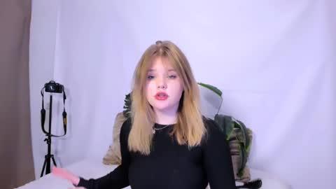 Snapshot of mina27372 chatting on 03-05-25, 11:49 hi Im Mina online show from 03-05-25, 11:49