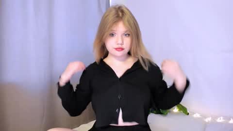 Snapshot of mina27372 chatting on 03-09-25, 01:14 hi Im Mina online show from 03-09-25, 01:14