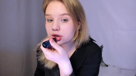 Snapshot of mina27372 chatting on 03-10-25, 01:12 hi Im Mina online show from 03-10-25, 01:12