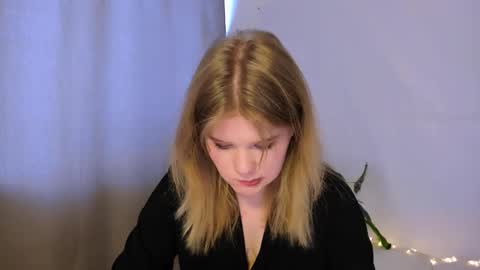 Snapshot of mina27372 chatting on 03-10-25, 04:17 hi Im Mina online show from 03-10-25, 04:17