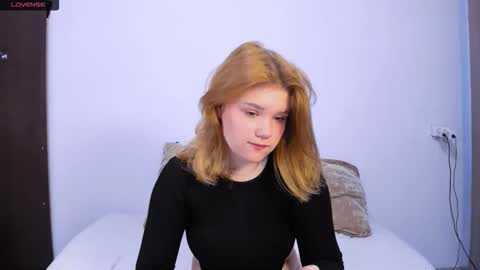 Snapshot of mina27372 chatting on 09-13-25, 07:30 hi Im Mina online show from 09-13-25, 07:30