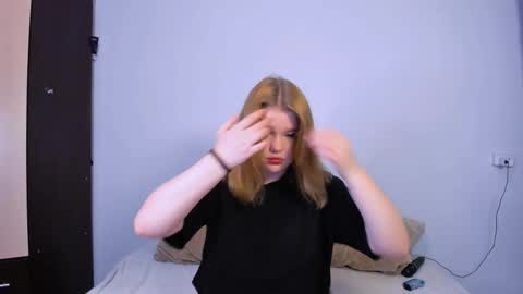 Snapshot of mina27372 chatting on 09-25-25, 11:14 hi Im Mina online show from 09-25-25, 11:14